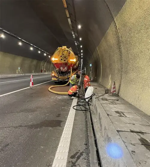 宁波隧道排水渠清淤